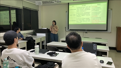 郭記者用三篇不同性質的報導，讓同學們學習如何撰寫文章中最重要的導讀。