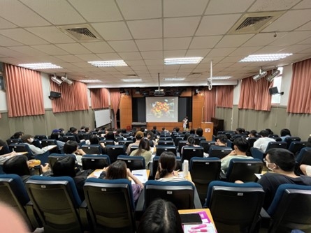  蔡如歆老師介紹藝術行政工作