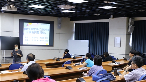 與會老師專注參與研習活動