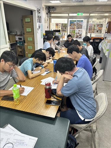 學員寫下自己職涯興趣與圓夢步驟