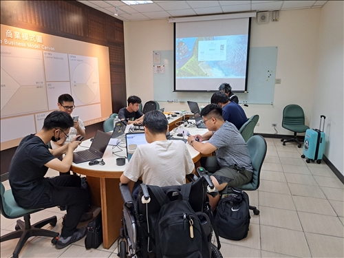 開始將夥伴們逐一加入帳號