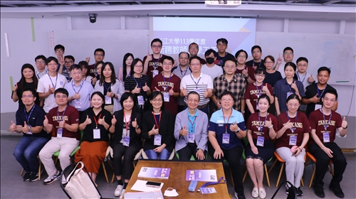 淡江大學113學年度新聘教師、四位主講者與教務長全體合照