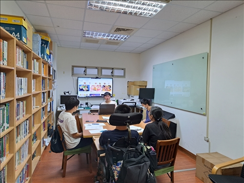 老師講解日本相關文化議題