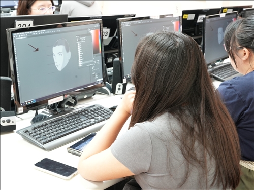 業師說明面部比例及光影