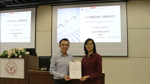 教發中心張主任頒發感謝狀