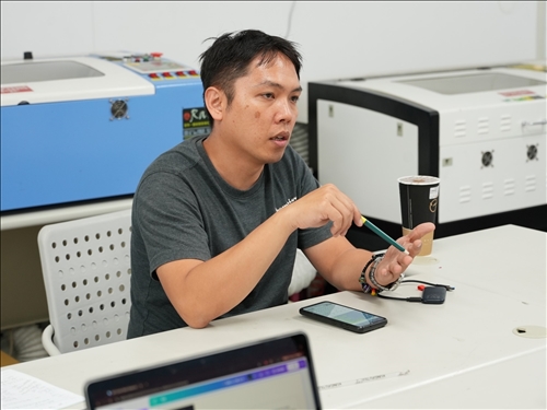 許志漢導演給予學生反饋