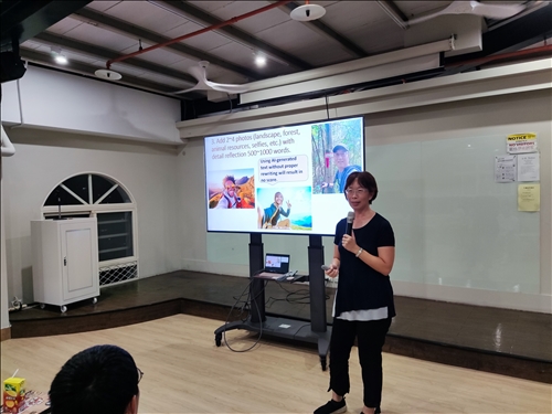 老師以範例照片說明如何達成無痕山林台灣場域田野調查的紀錄