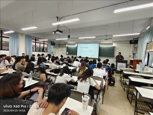 講師以自身考上心理師勉勵學生