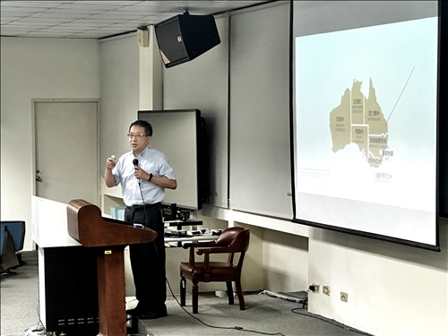 朱留老師介紹昆士蘭大學、昆士蘭理工大學及桑德蘭大學
