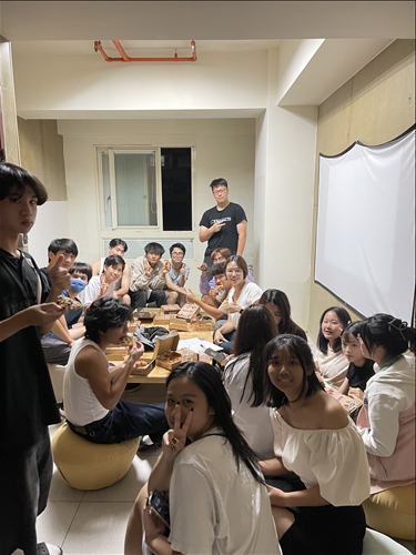 師生聊生活與課業