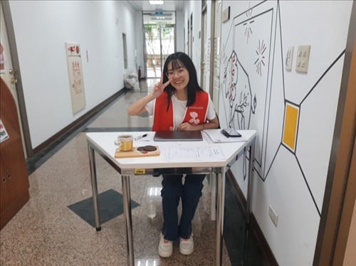 外場協助考生報到