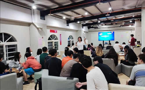 怡君老師和同學們討論性別刻板印象