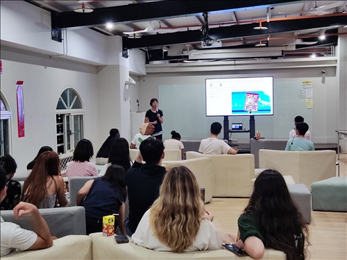 同學聽講十分認真