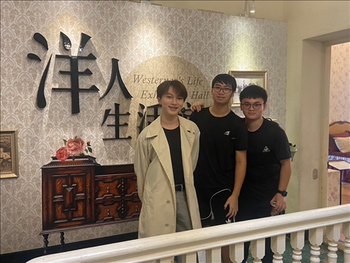 參觀紅毛城內部陳設