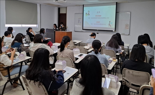 學弟妹專心聆聽學長姐分享實習成果