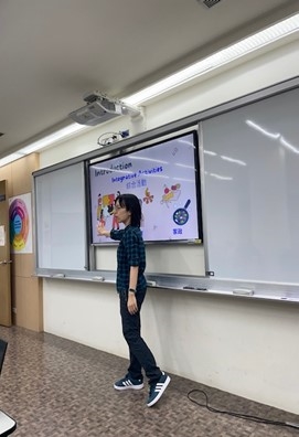 老師示範簡單師生英語問答