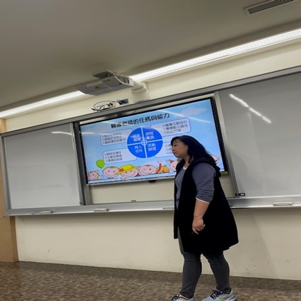 陳老師以四個面向的工作內容分析輔導老師專業