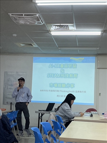 系友周博士分享創業經驗。