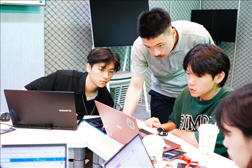 同學進行Power Automate實作