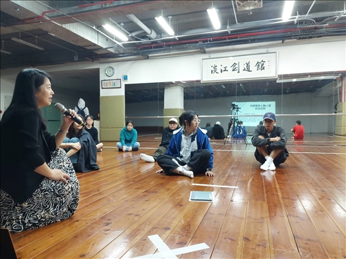 蔡老師與同學們互動