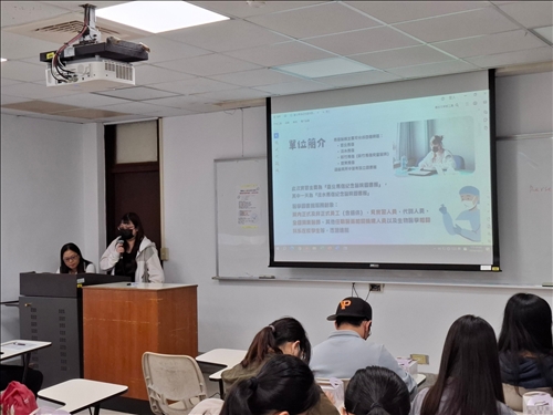 參與實習的學生們依續上臺分享
介紹工作內容和實習成果
