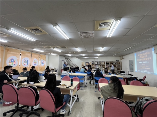 已退休的林志興老師也到場參與講座。