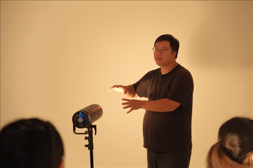 業師講解燈具如何應用