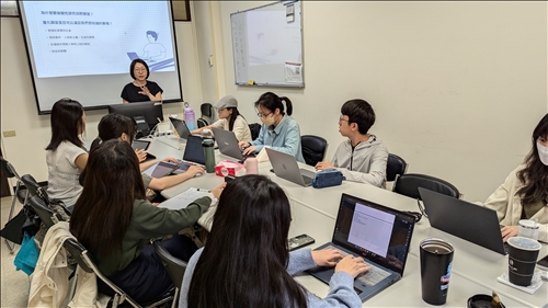 首先詢問同學為什麼要做質性研究調查