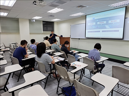 講師透過YOUTUBE實際案例分享