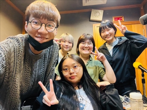 錄製全體人員合照