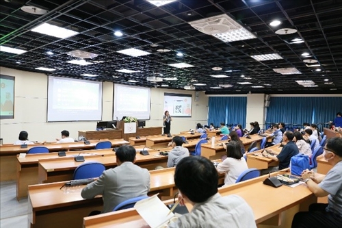 與會老師專注參與研習