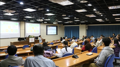 與會老師專注參與研習活動