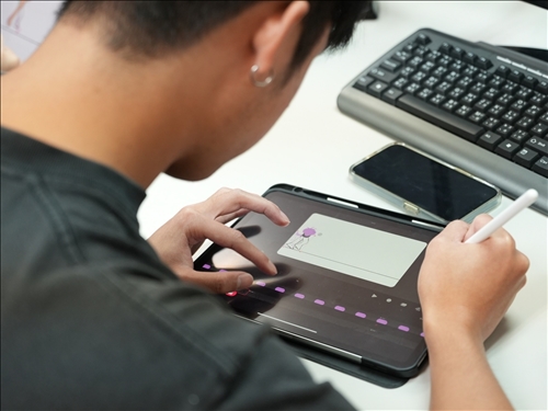 學生繪製走路動畫