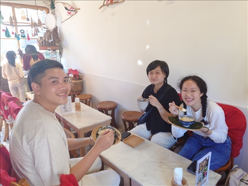 體驗原住民特色食物商品。