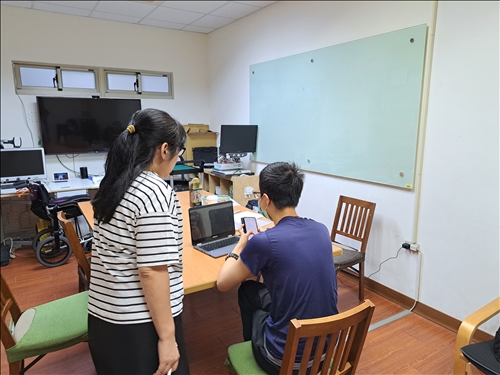 個案學員進行職涯測驗與評估