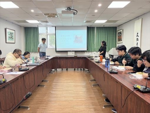 歷史學系主任為演講開場