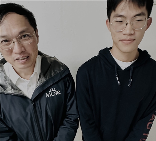 學生詢問課業問題