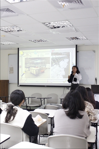 顏詠馨學姊分享廠區生產線的工作環境和內容