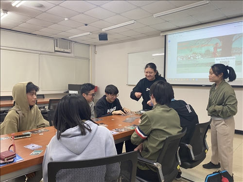 同學們發揮創意，共同討論遇到事件時的行動策略。