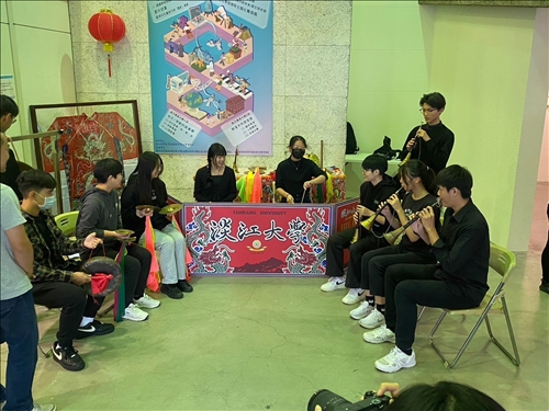 鑼鼓開場：大學生的北管音樂