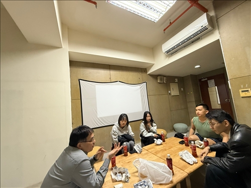 老師回答同學提問