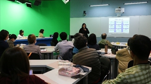 與會老師專注參與研習