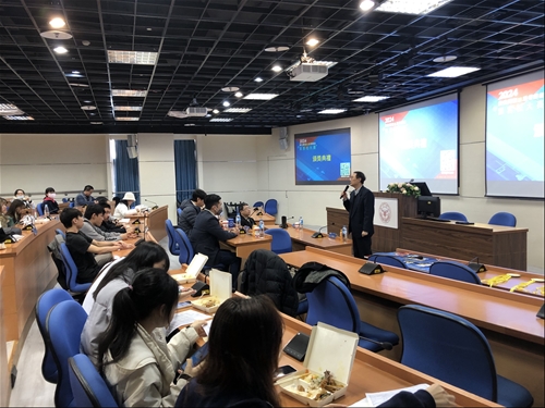 行政副校長致詞勉勵同學