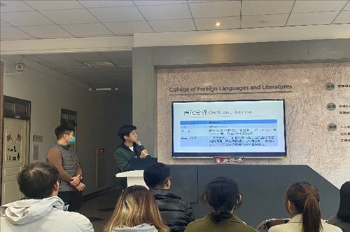 學生口頭報告研究成果。