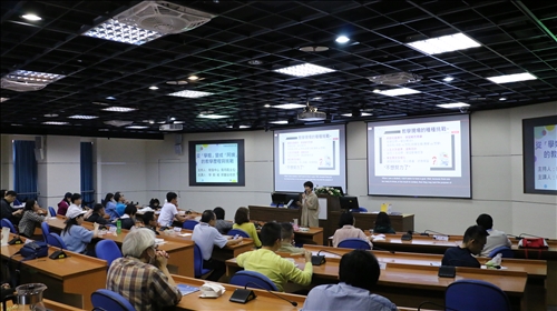 與會老師專注參與研習活動