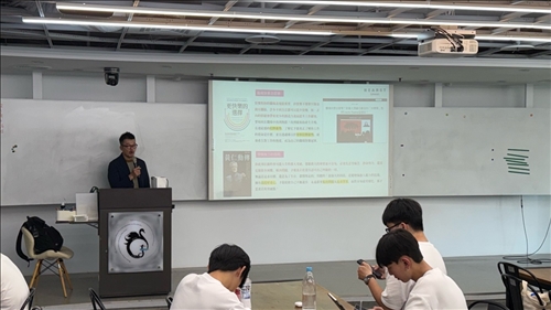 台灣赫斯特媒體集團資深數位發展總監温典寰先生，分享在時尚媒體行業具體的工作內容