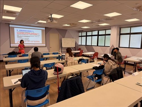 學員積極參與課程互動討論。