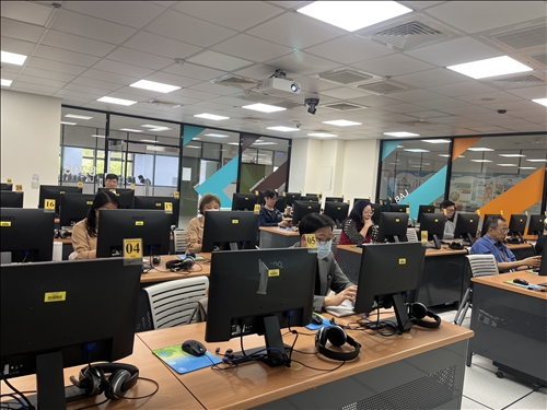 (207) iClass學習平台「同儕互評與討論區自動評分應用」工作坊 (1132-1)