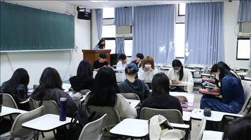 張老師實施iclass課堂測驗