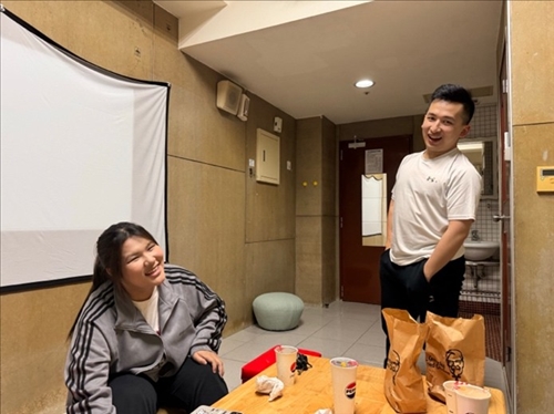 學生熱情參與討論